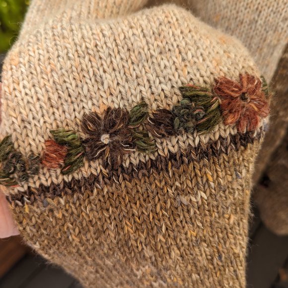 Vintage cardigan with flower embroidery - Cardigan vintage avec broderies - L - Picture 2 of 9